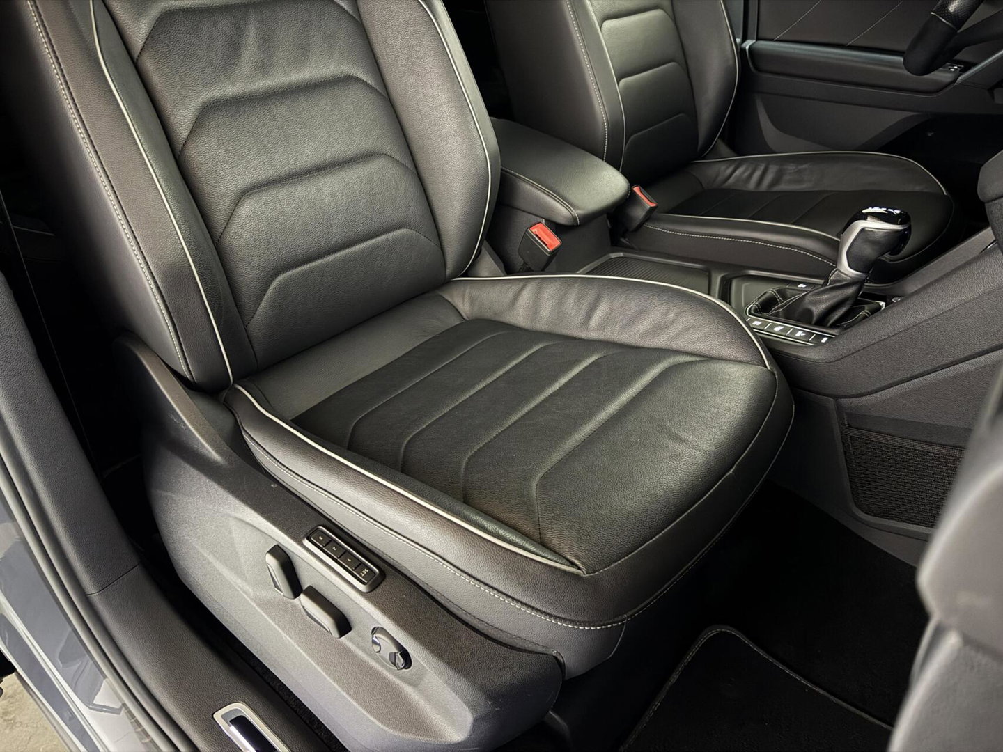Volkswagen Tiguan 1.4 TSI eHybrid R-Line Black Edtion Leer Pano Memory 360°