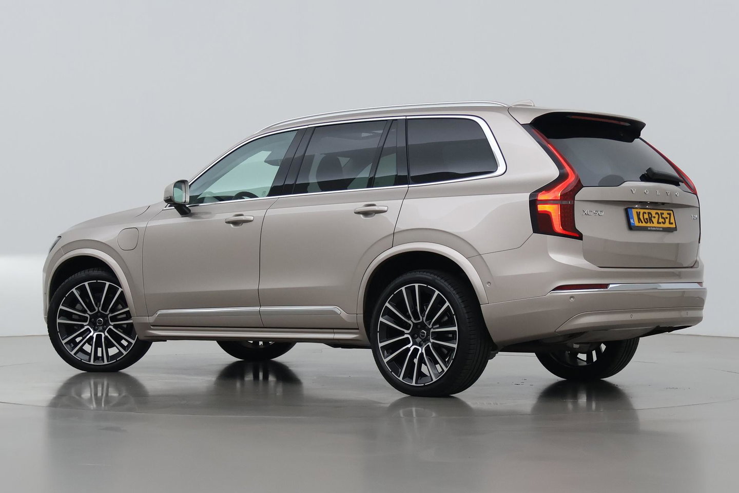 Volvo XC90 T8 Ultra Bright | Luchtvering | Bowers & Wilkins | Trekhaak | Stoelventilatie