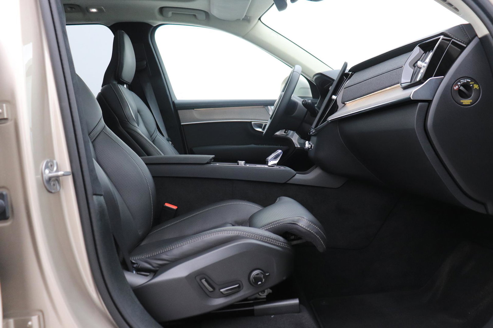 Volvo XC90 T8 Ultra Bright | Luchtvering | Bowers & Wilkins | Trekhaak | Stoelventilatie