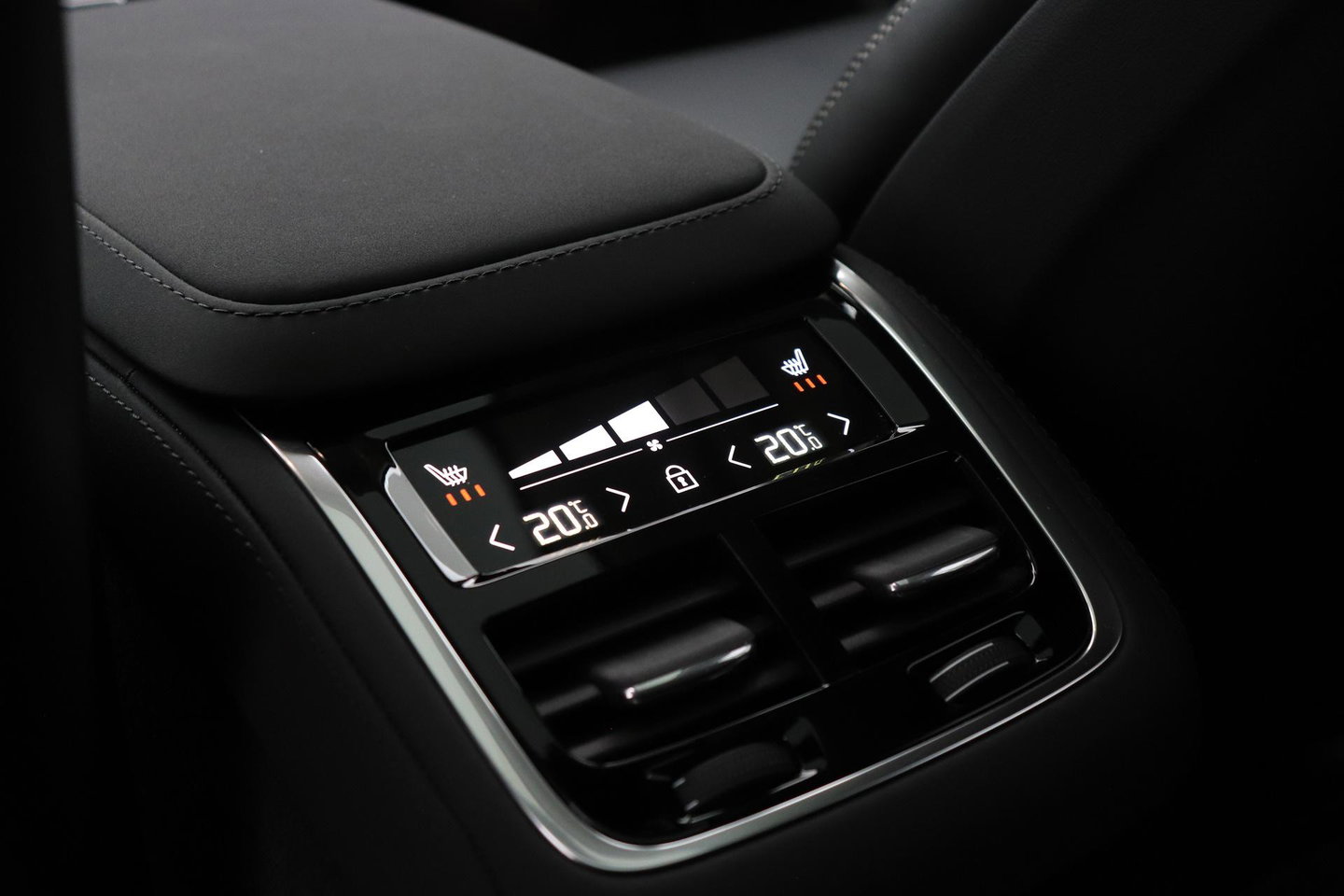 Volvo XC90 T8 Ultra Bright | Luchtvering | Bowers & Wilkins | Trekhaak | Stoelventilatie