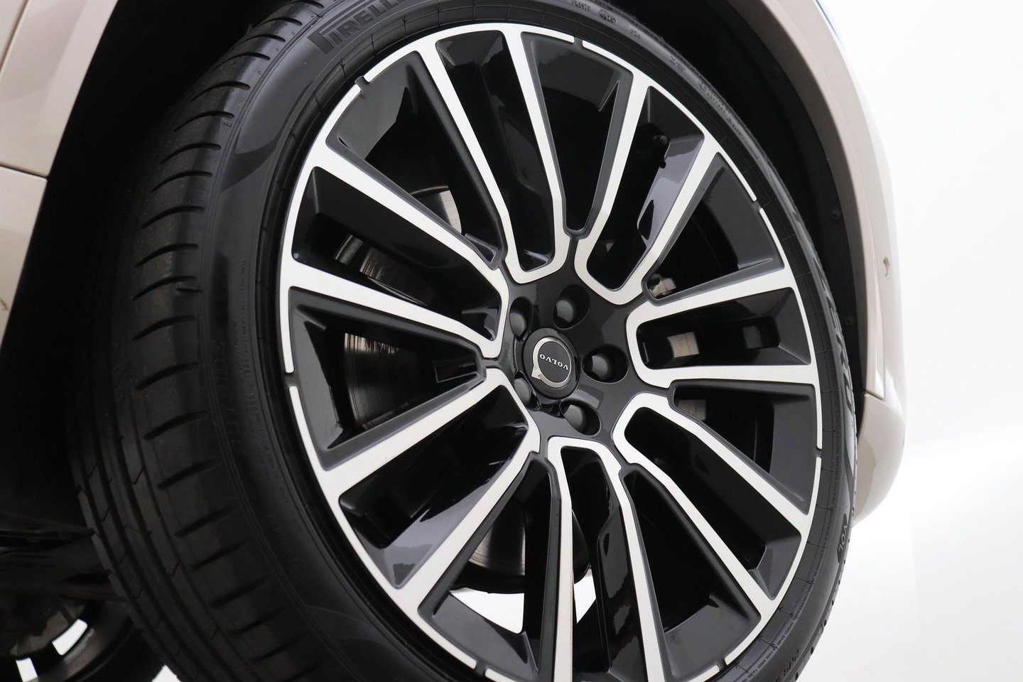 Volvo XC90 T8 Ultra Bright | Luchtvering | Bowers & Wilkins | Trekhaak | Stoelventilatie