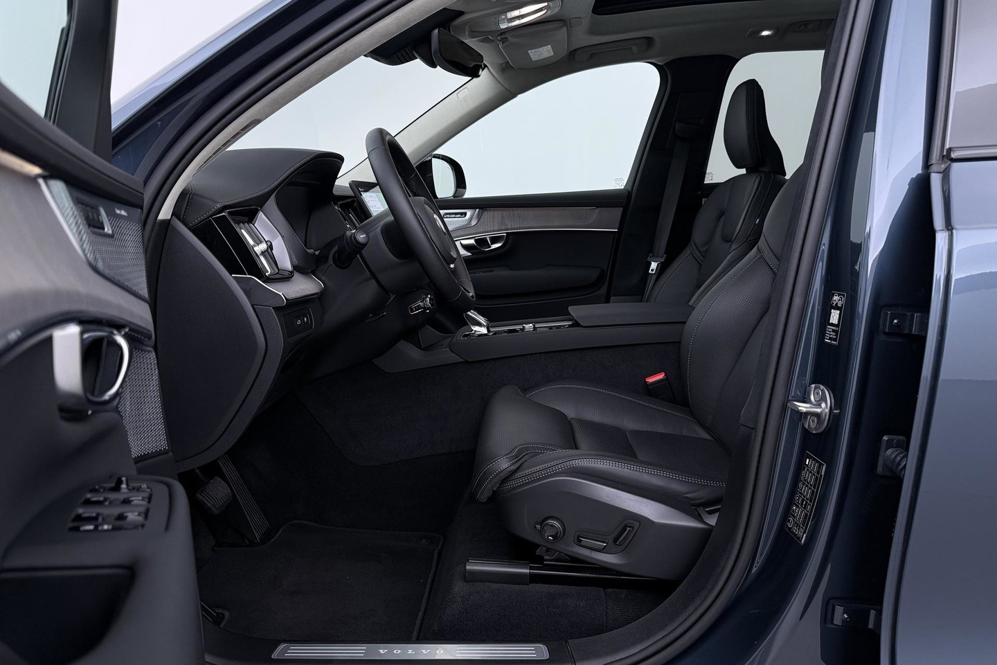 Volvo XC90 T8 Ultra Dark | Bowers&Wilkins | Stoelventilatie | Trekhaak | Panoramadak | 360° Camera | Massage | Head-Up | ACC