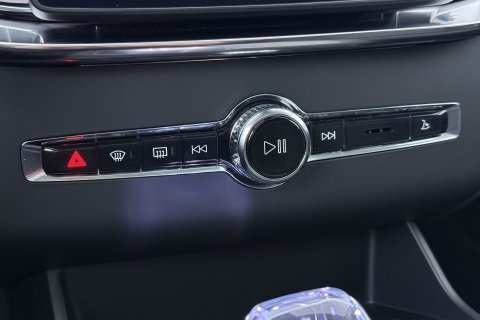 Volvo XC90 T8 Ultra Dark | Bowers&Wilkins | Stoelventilatie | Trekhaak | Panoramadak | 360° Camera | Massage | Head-Up | ACC