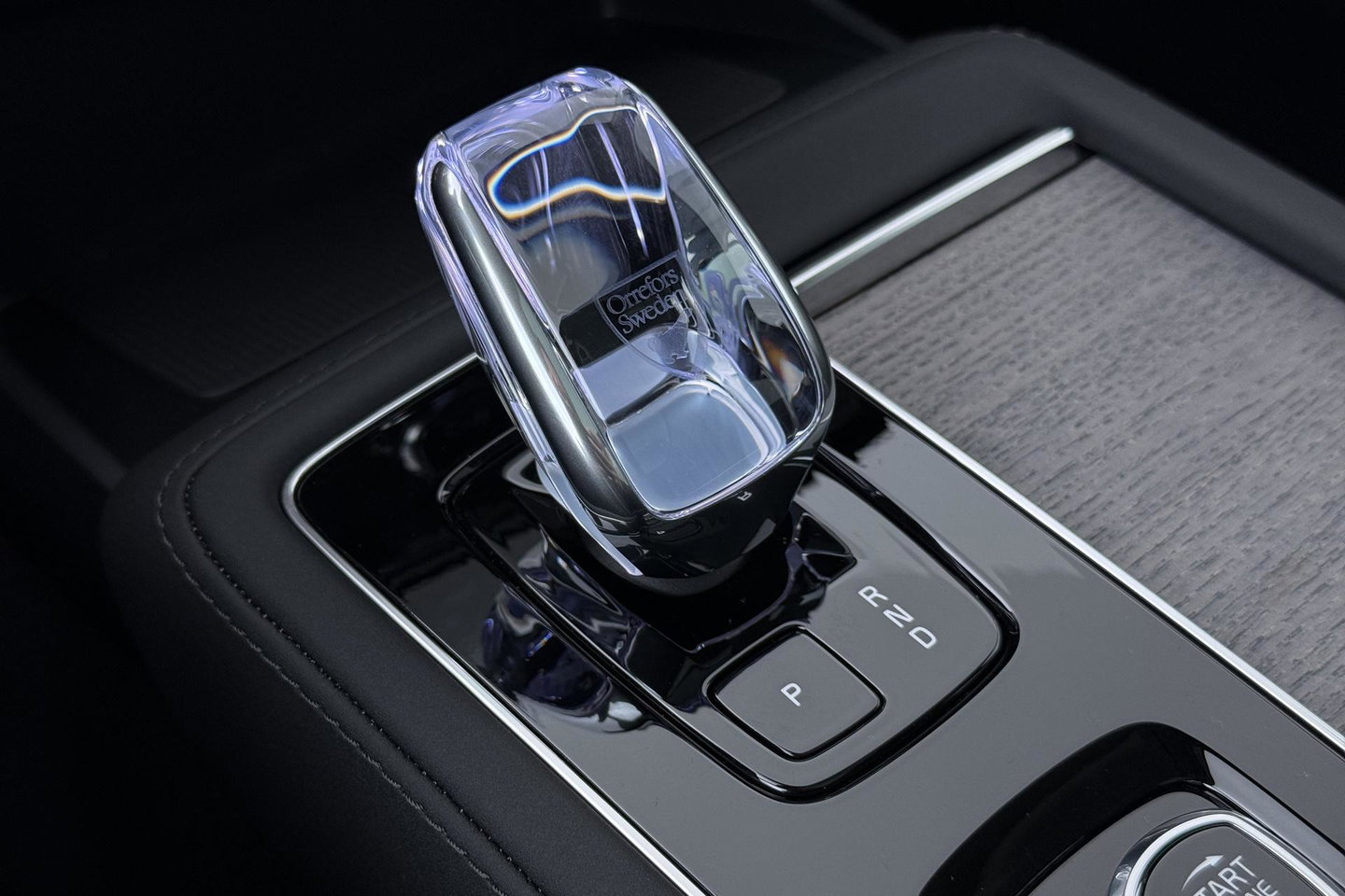 Volvo XC90 T8 Ultra Dark | Bowers&Wilkins | Stoelventilatie | Trekhaak | Panoramadak | 360° Camera | Massage | Head-Up | ACC