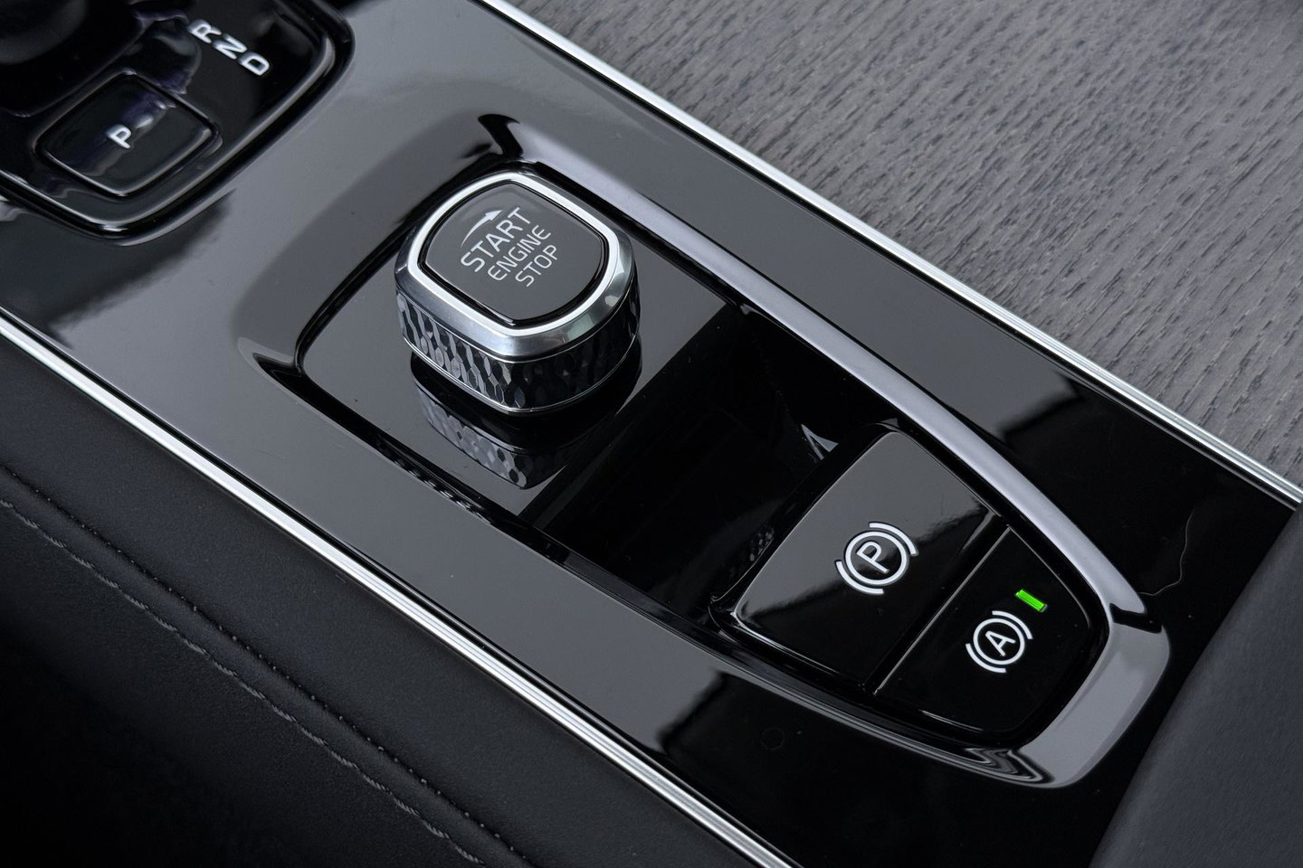 Volvo XC90 T8 Ultra Dark | Bowers&Wilkins | Stoelventilatie | Trekhaak | Panoramadak | 360° Camera | Massage | Head-Up | ACC