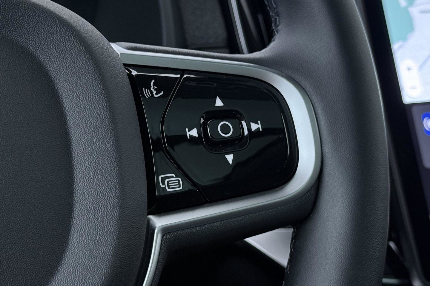 Volvo XC90 T8 Ultra Dark | Bowers&Wilkins | Stoelventilatie | Trekhaak | Panoramadak | 360° Camera | Massage | Head-Up | ACC