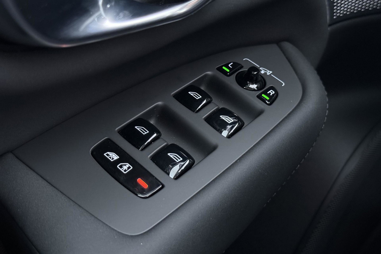 Volvo XC90 T8 Ultra Dark | Bowers&Wilkins | Stoelventilatie | Trekhaak | Panoramadak | 360° Camera | Massage | Head-Up | ACC
