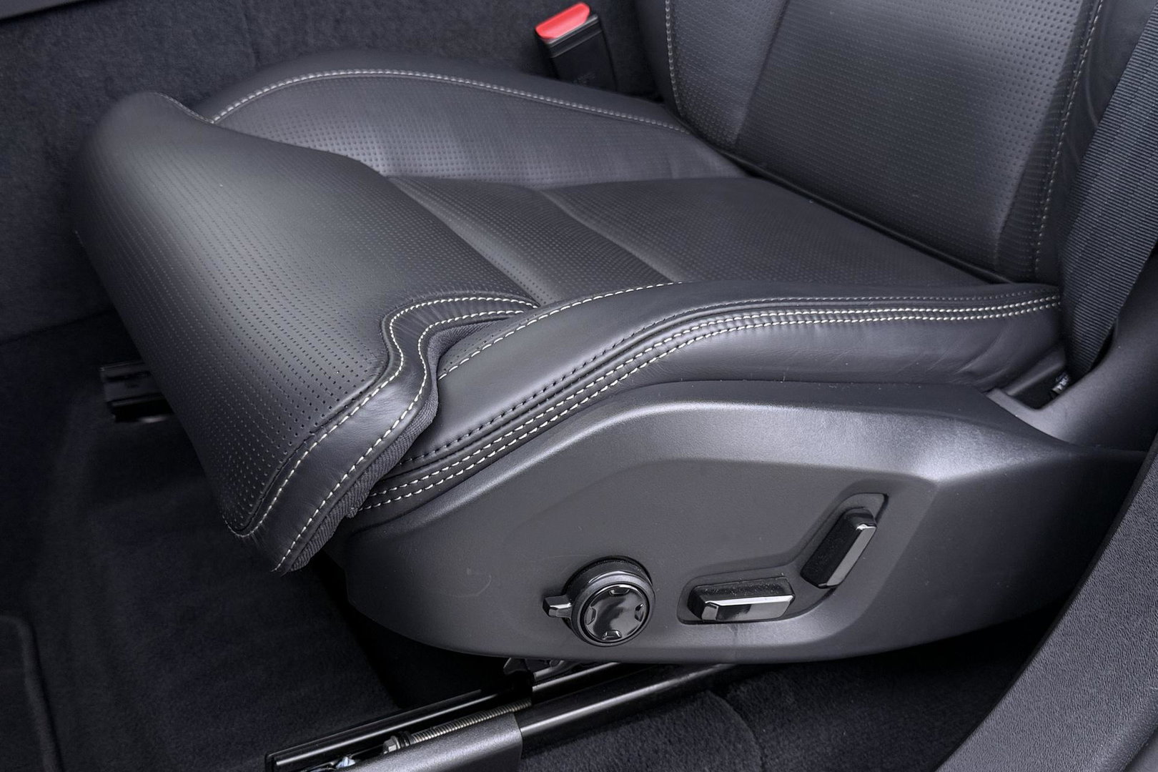 Volvo XC90 T8 Ultra Dark | Bowers&Wilkins | Stoelventilatie | Trekhaak | Panoramadak | 360° Camera | Massage | Head-Up | ACC