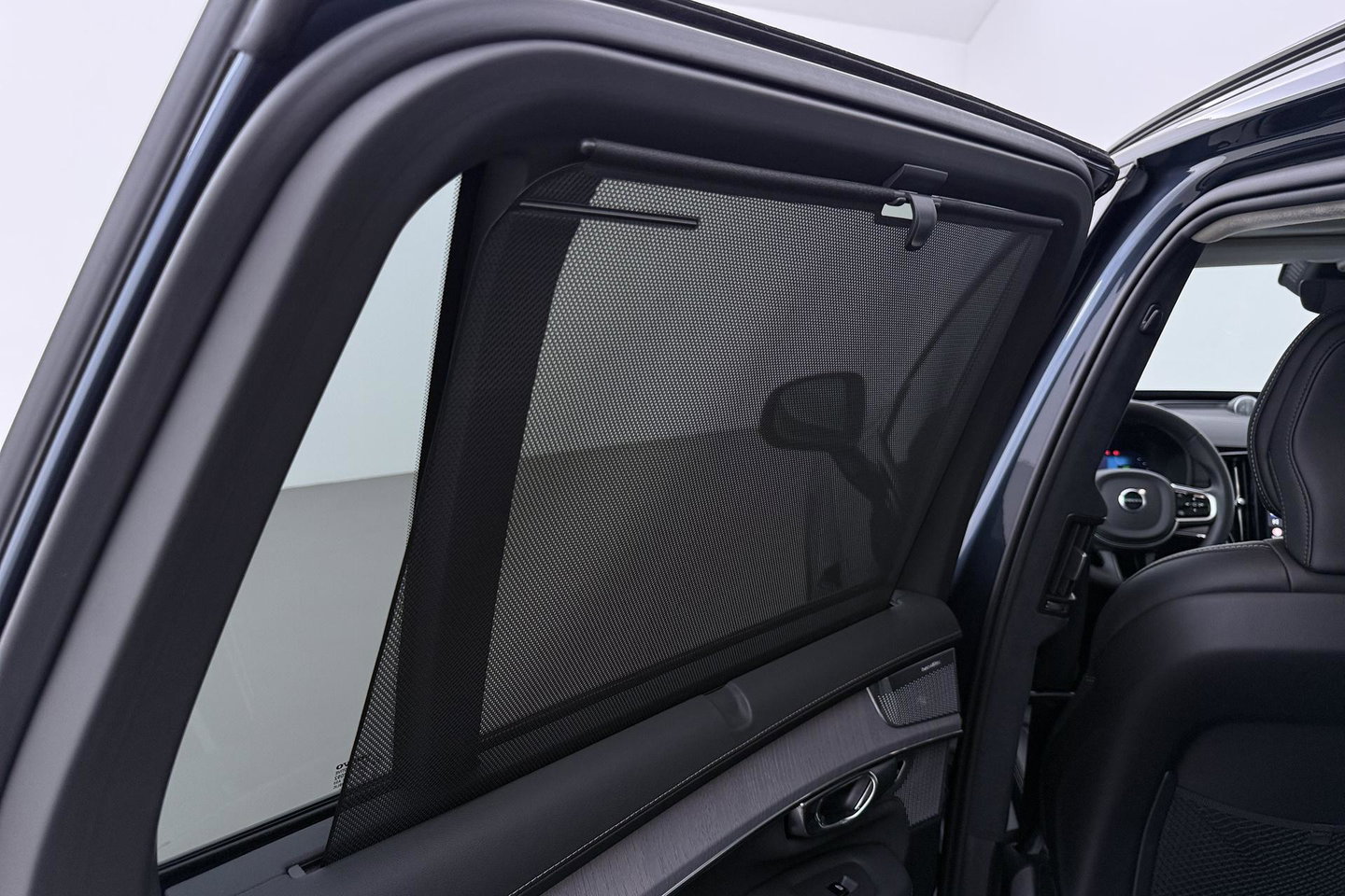 Volvo XC90 T8 Ultra Dark | Bowers&Wilkins | Stoelventilatie | Trekhaak | Panoramadak | 360° Camera | Massage | Head-Up | ACC