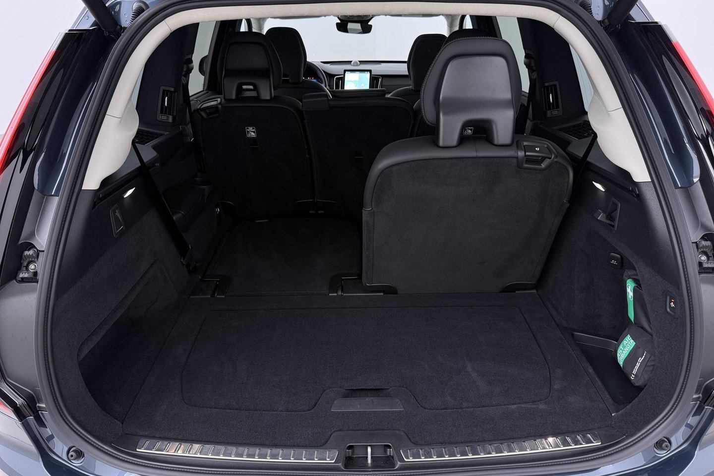 Volvo XC90 T8 Ultra Dark | Bowers&Wilkins | Stoelventilatie | Trekhaak | Panoramadak | 360° Camera | Massage | Head-Up | ACC