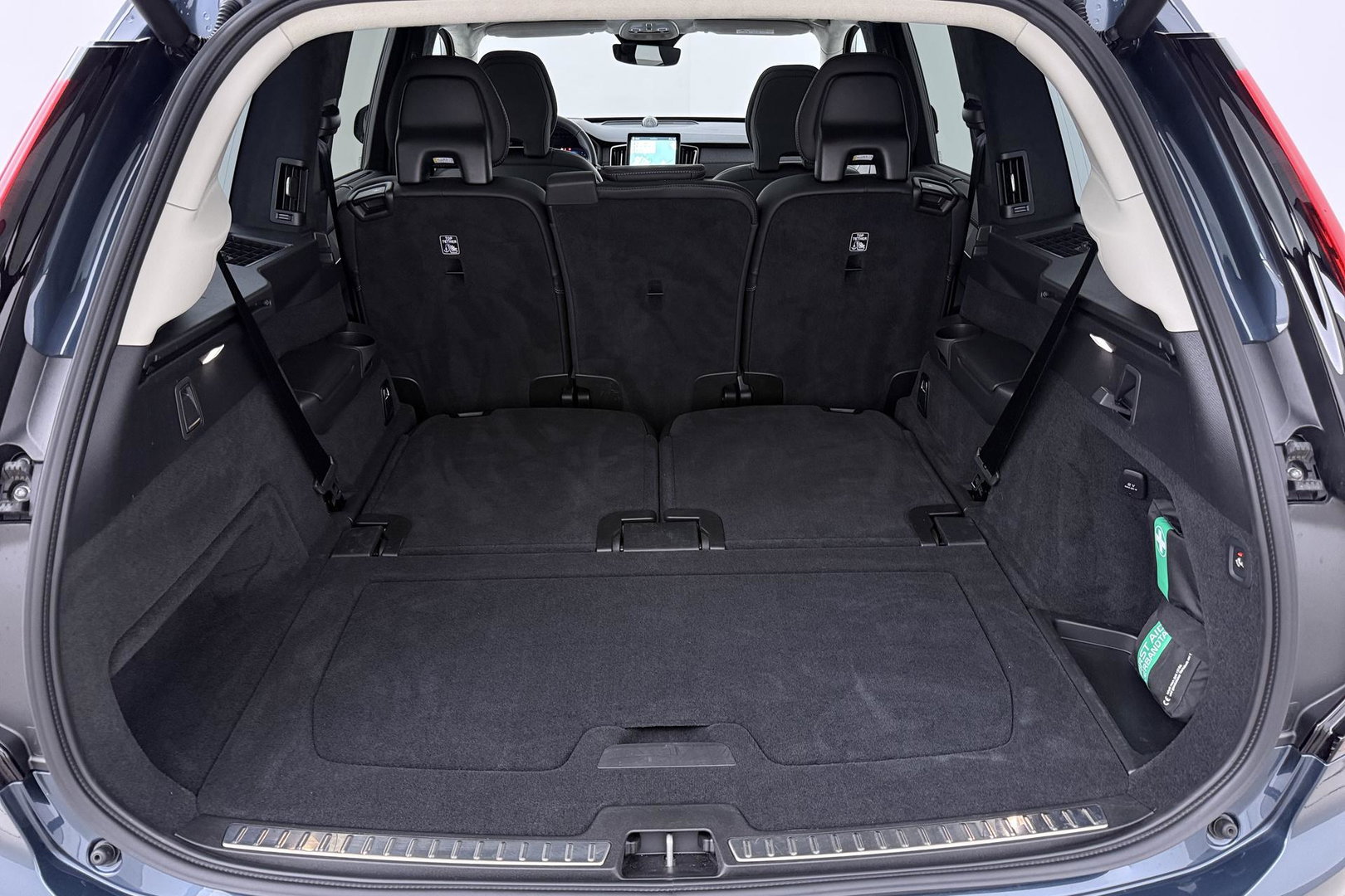 Volvo XC90 T8 Ultra Dark | Bowers&Wilkins | Stoelventilatie | Trekhaak | Panoramadak | 360° Camera | Massage | Head-Up | ACC