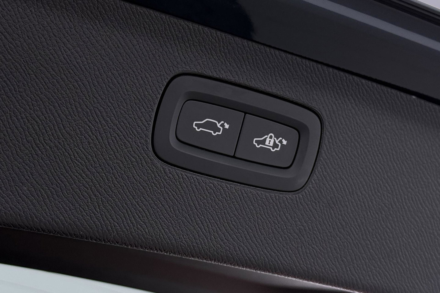Volvo XC90 T8 Ultra Dark | Bowers&Wilkins | Stoelventilatie | Trekhaak | Panoramadak | 360° Camera | Massage | Head-Up | ACC