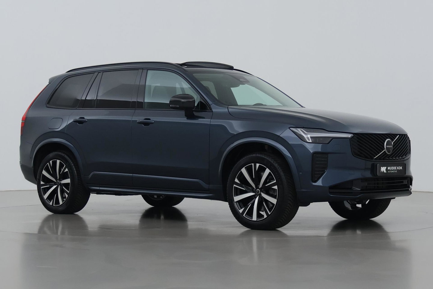 Volvo XC90 T8 Ultra Dark | Bowers&Wilkins | Stoelventilatie | Trekhaak | Panoramadak | 360° Camera | Massage | Head-Up | ACC
