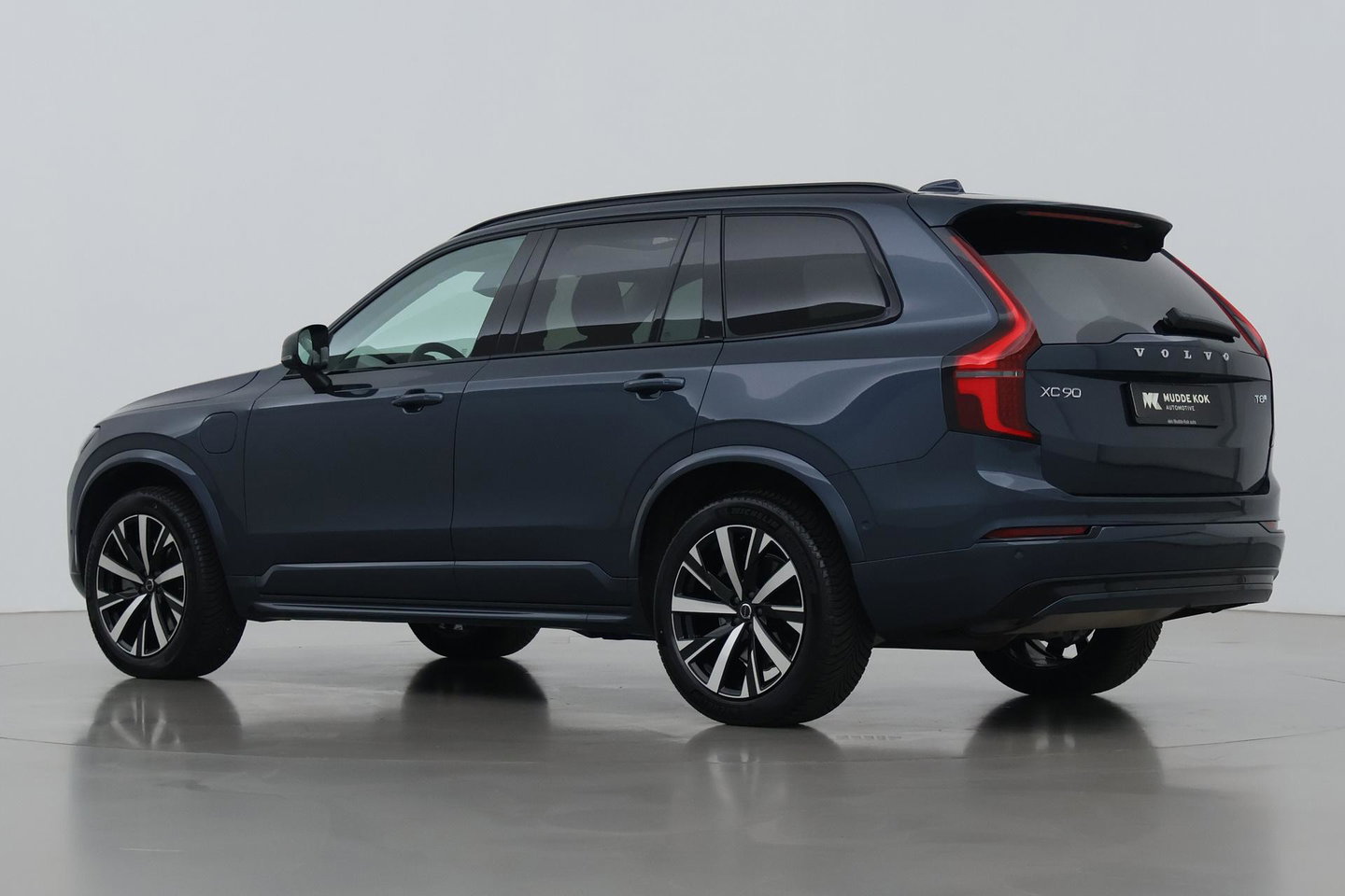 Volvo XC90 T8 Ultra Dark | Bowers&Wilkins | Stoelventilatie | Trekhaak | Panoramadak | 360° Camera | Massage | Head-Up | ACC