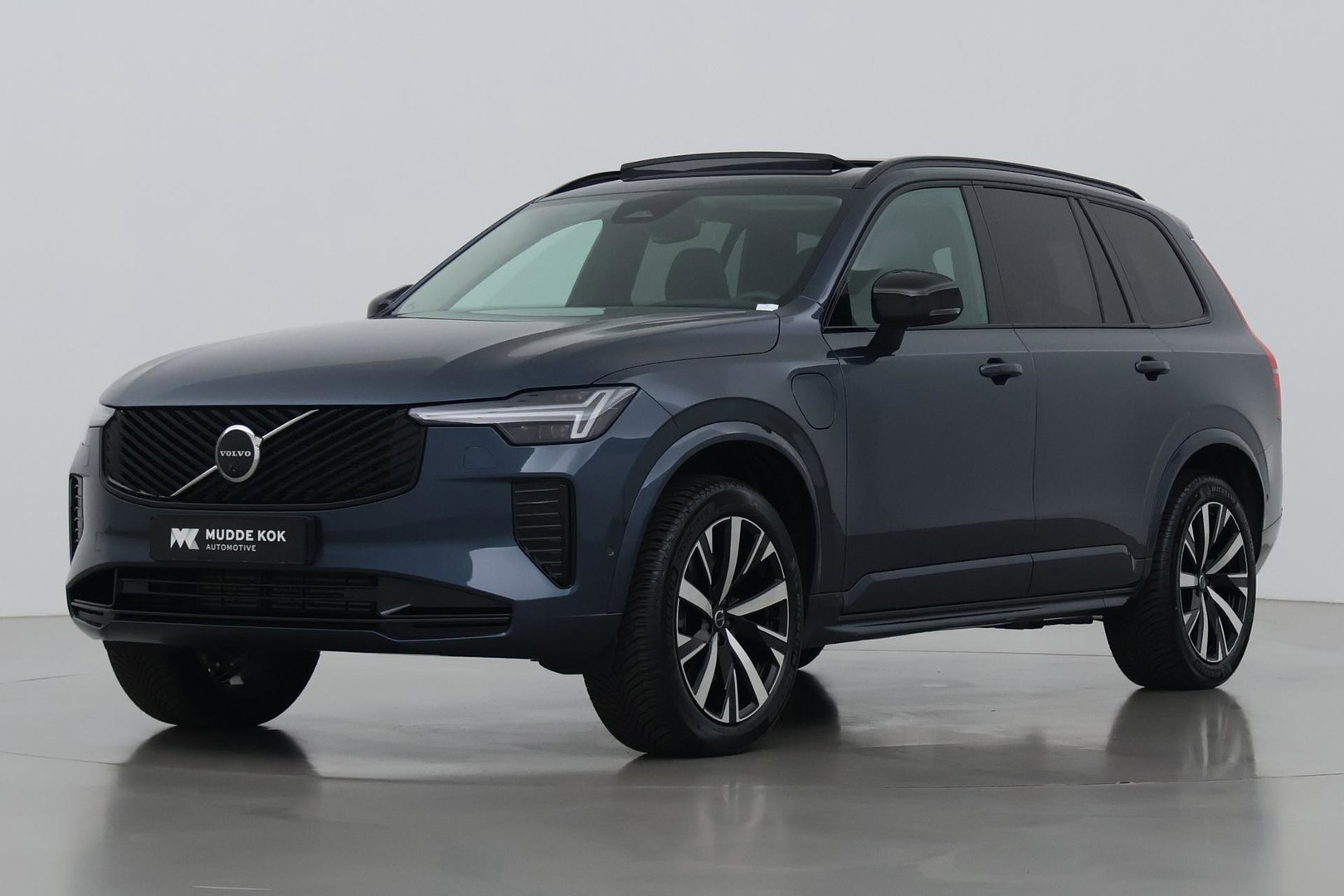 Volvo XC90 T8 Ultra Dark | Bowers&Wilkins | Stoelventilatie | Trekhaak | Panoramadak | 360° Camera | Massage | Head-Up | ACC