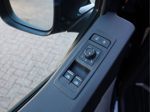 Volkswagen Transporter 2.0 TDI 150pk Automaat Euro 6 - DC 5 Pers. - 2x Schuifdeur - Camera - ACC