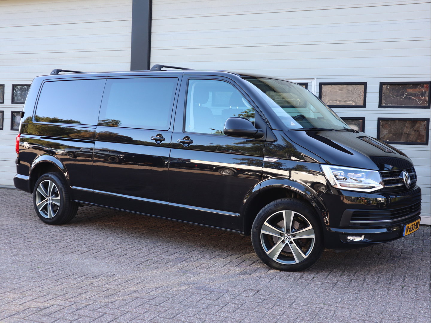 Volkswagen Transporter 2.0 TDI 150pk Automaat Euro 6 - DC 5 Pers. - 2x Schuifdeur - Camera - ACC