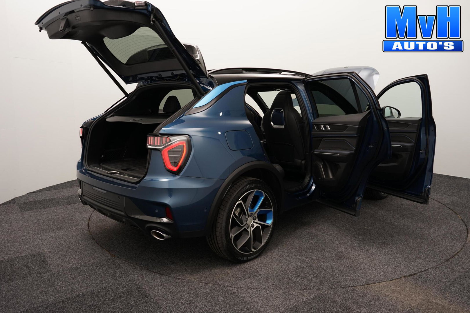 Lynk & Co 01 1.5 PHEV|ZWARTE.HEMEL|360ºCAM|PANO|262PK