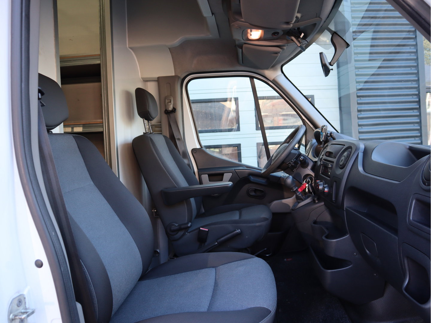 Renault Master T35 2.3 dCi 131pk Euro 6 Lowliner + Zijdeur - 433 cm WB - Airco - Camera - Cruise