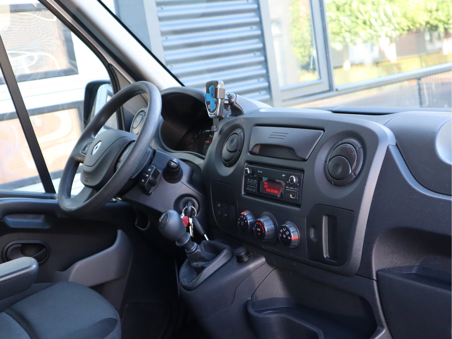 Renault Master T35 2.3 dCi 131pk Euro 6 Lowliner + Zijdeur - 433 cm WB - Airco - Camera - Cruise