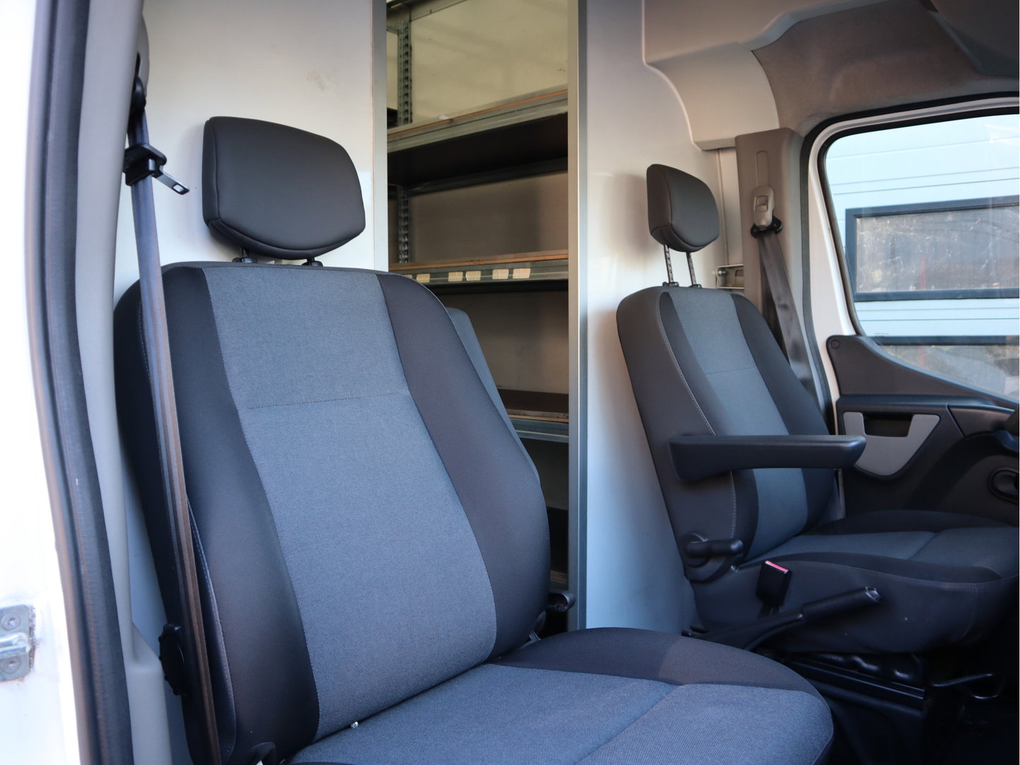 Renault Master T35 2.3 dCi 131pk Euro 6 Lowliner + Zijdeur - 433 cm WB - Airco - Camera - Cruise