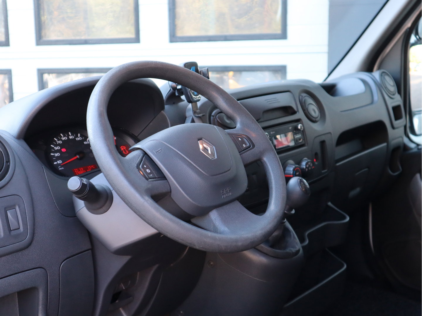 Renault Master T35 2.3 dCi 131pk Euro 6 Lowliner + Zijdeur - 433 cm WB - Airco - Camera - Cruise