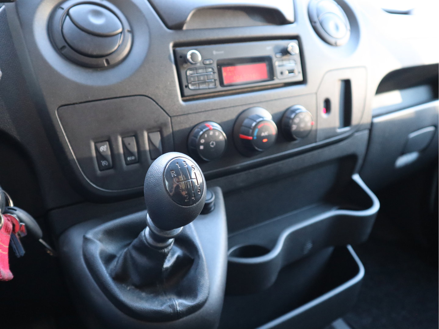 Renault Master T35 2.3 dCi 131pk Euro 6 Lowliner + Zijdeur - 433 cm WB - Airco - Camera - Cruise