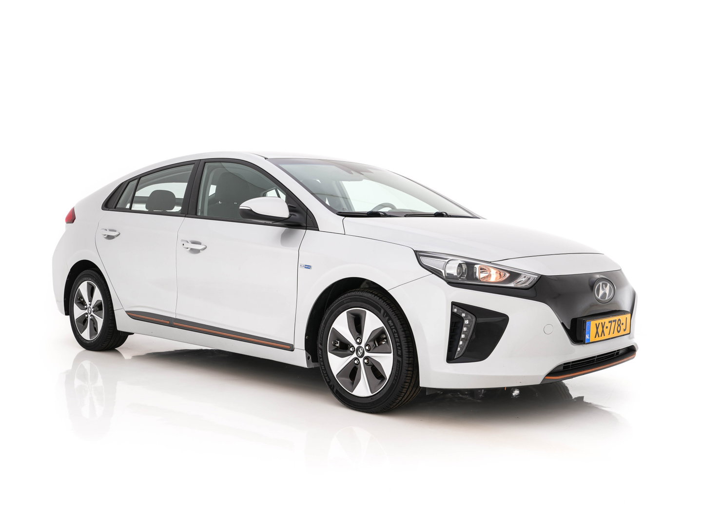 Hyundai IONIQ Comfort EV {SoH-94%} (INCL-BTW) Aut. *ADAPTIVE-CRUISE | DIGI-COCKPIT | SHIFTPADDLES | LANE-ASSIST | CCS-FASTLOADER | CRUISE | CAMERA | KEYLESS | DAB+ | NAVI-FULLMAP | ECC | PDC | 16"*
