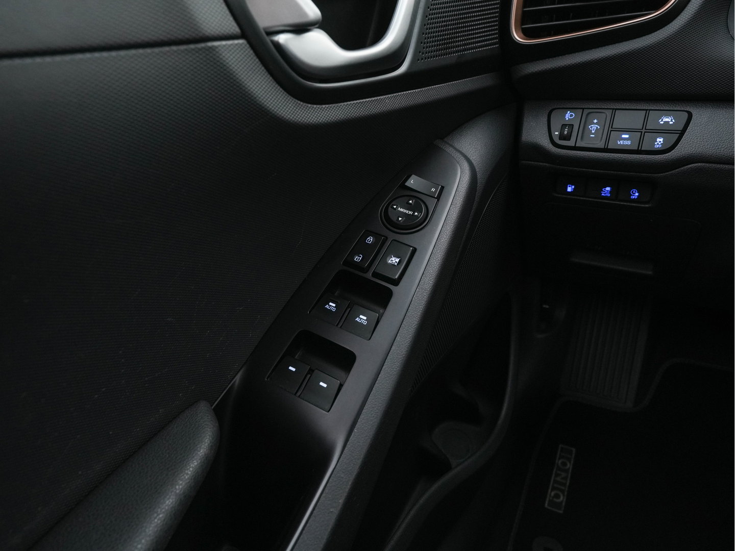 Hyundai IONIQ Comfort EV {SoH-94%} (INCL-BTW) Aut. *ADAPTIVE-CRUISE | DIGI-COCKPIT | SHIFTPADDLES | LANE-ASSIST | CCS-FASTLOADER | CRUISE | CAMERA | KEYLESS | DAB+ | NAVI-FULLMAP | ECC | PDC | 16"*