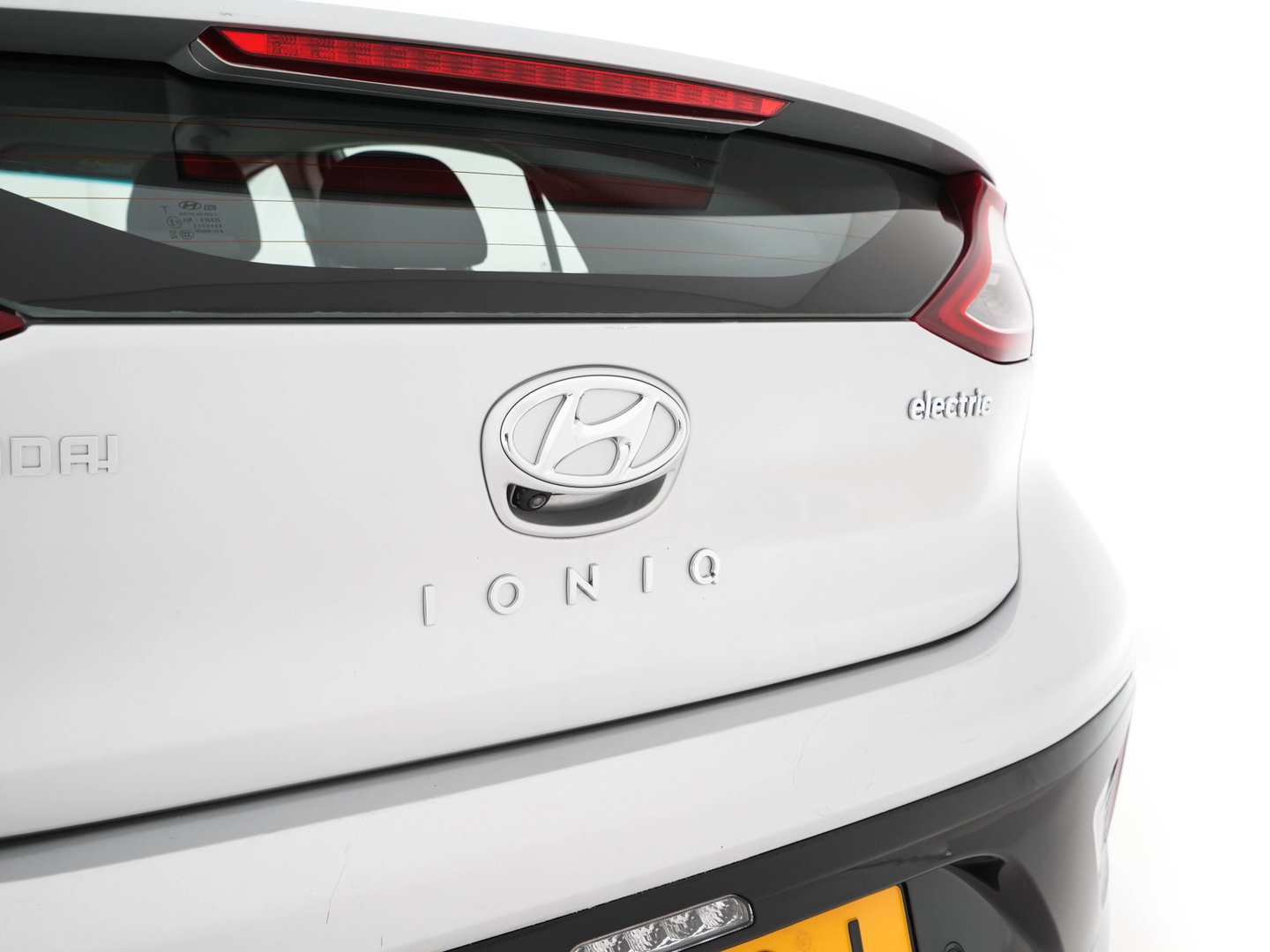 Hyundai IONIQ Comfort EV {SoH-94%} (INCL-BTW) Aut. *ADAPTIVE-CRUISE | DIGI-COCKPIT | SHIFTPADDLES | LANE-ASSIST | CCS-FASTLOADER | CRUISE | CAMERA | KEYLESS | DAB+ | NAVI-FULLMAP | ECC | PDC | 16"*