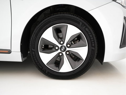 Hyundai IONIQ Comfort EV {SoH-94%} (INCL-BTW) Aut. *ADAPTIVE-CRUISE | DIGI-COCKPIT | SHIFTPADDLES | LANE-ASSIST | CCS-FASTLOADER | CRUISE | CAMERA | KEYLESS | DAB+ | NAVI-FULLMAP | ECC | PDC | 16"*