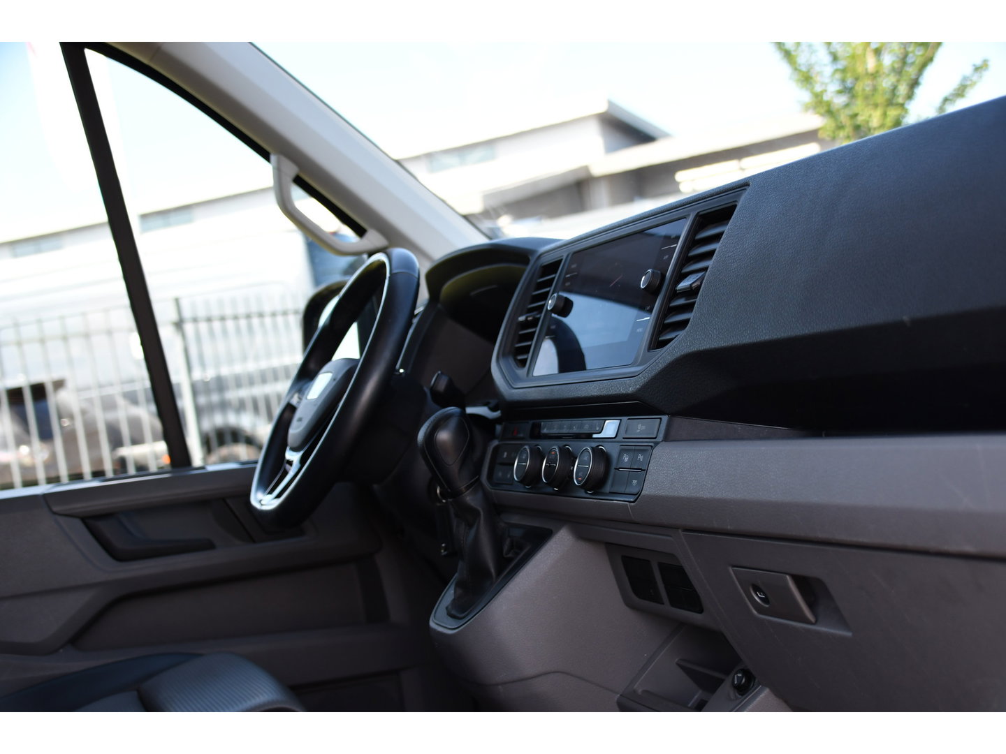 MAN TGE 3.180 35 2.0 L3H3 Black Edition Adaptieve Cruise, Camera, Carplay, LED, Stoelverwarming, Massage stoel, Trekhaak, 177pk, Automaat, Uniek!