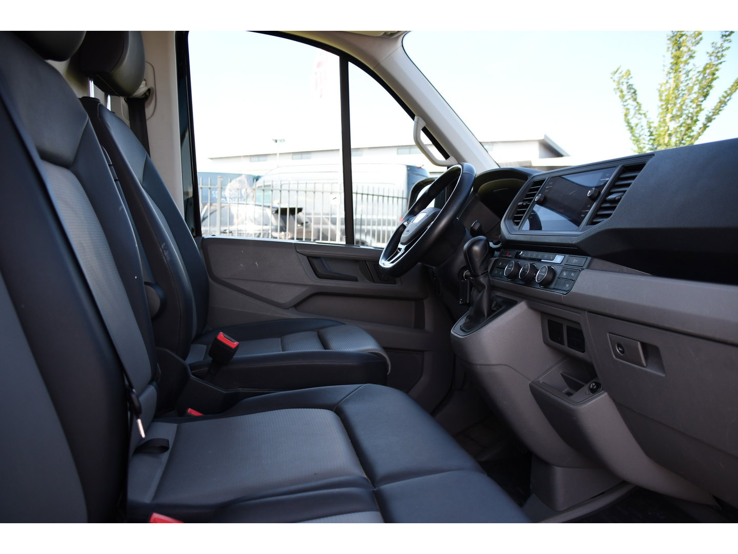 MAN TGE 3.180 35 2.0 L3H3 Black Edition Adaptieve Cruise, Camera, Carplay, LED, Stoelverwarming, Massage stoel, Trekhaak, 177pk, Automaat, Uniek!