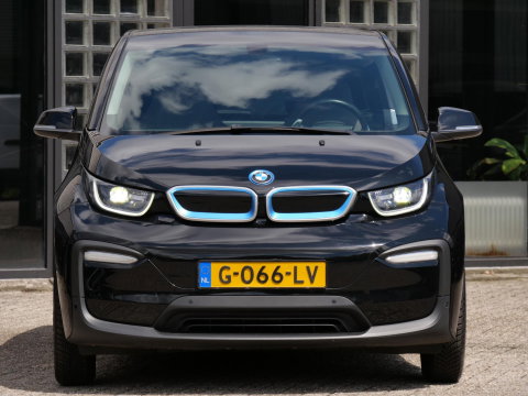 BMW i3 42kWh/ WARMTEPOMP/ CAMERA/ PDC V+A/ DAB/ STOELVERWARMING