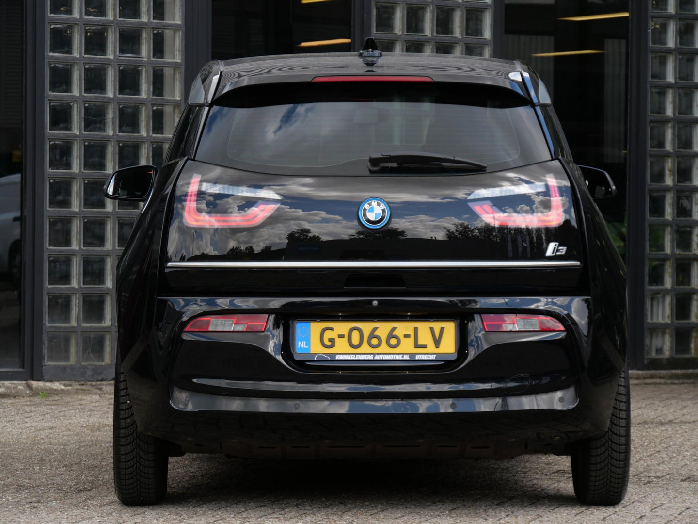BMW i3 42kWh/ WARMTEPOMP/ CAMERA/ PDC V+A/ DAB/ STOELVERWARMING