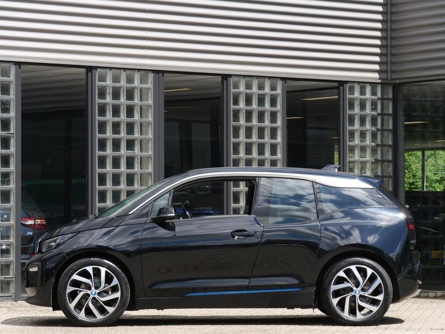 BMW i3 42kWh/ WARMTEPOMP/ CAMERA/ PDC V+A/ DAB/ STOELVERWARMING