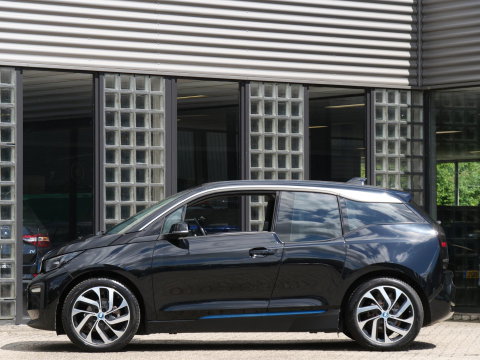 BMW i3 42kWh/ WARMTEPOMP/ CAMERA/ PDC V+A/ DAB/ STOELVERWARMING