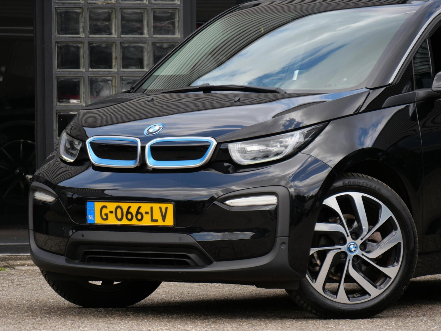 BMW i3 42kWh/ WARMTEPOMP/ CAMERA/ PDC V+A/ DAB/ STOELVERWARMING