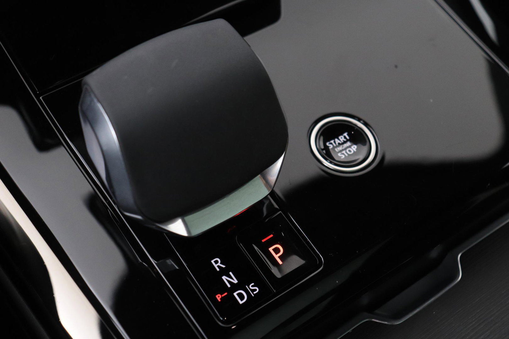 Land Rover Range Rover Sport 3.0 P460e Dynamic SE PHEV | Luchtvering | Meridian 3D | Panoramadak | Stoelventilatie | 360° Camera | Head-Up