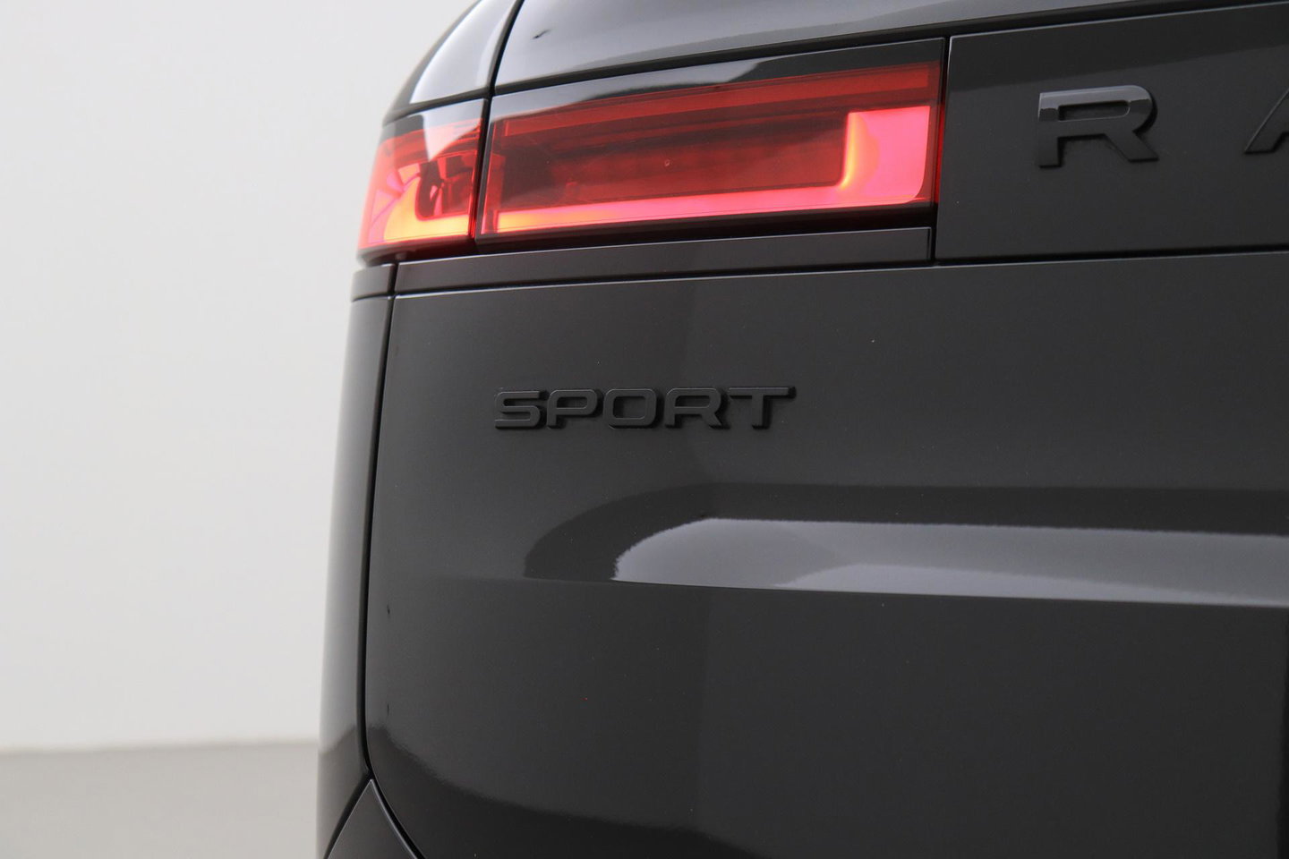 Land Rover Range Rover Sport 3.0 P460e Dynamic SE PHEV | Luchtvering | Meridian 3D | Panoramadak | Stoelventilatie | 360° Camera | Head-Up