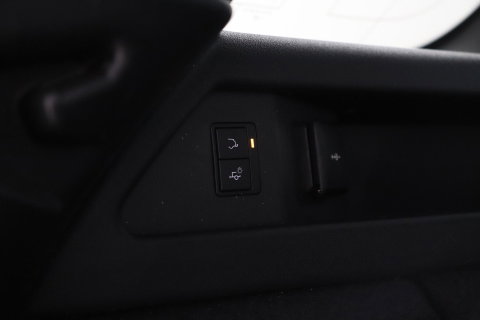 Land Rover Discovery Sport P270e Dynamic SE | Panoramadak | Trekhaak | Meridian | BLIS | Stoel+Stuurverwarming | ACC