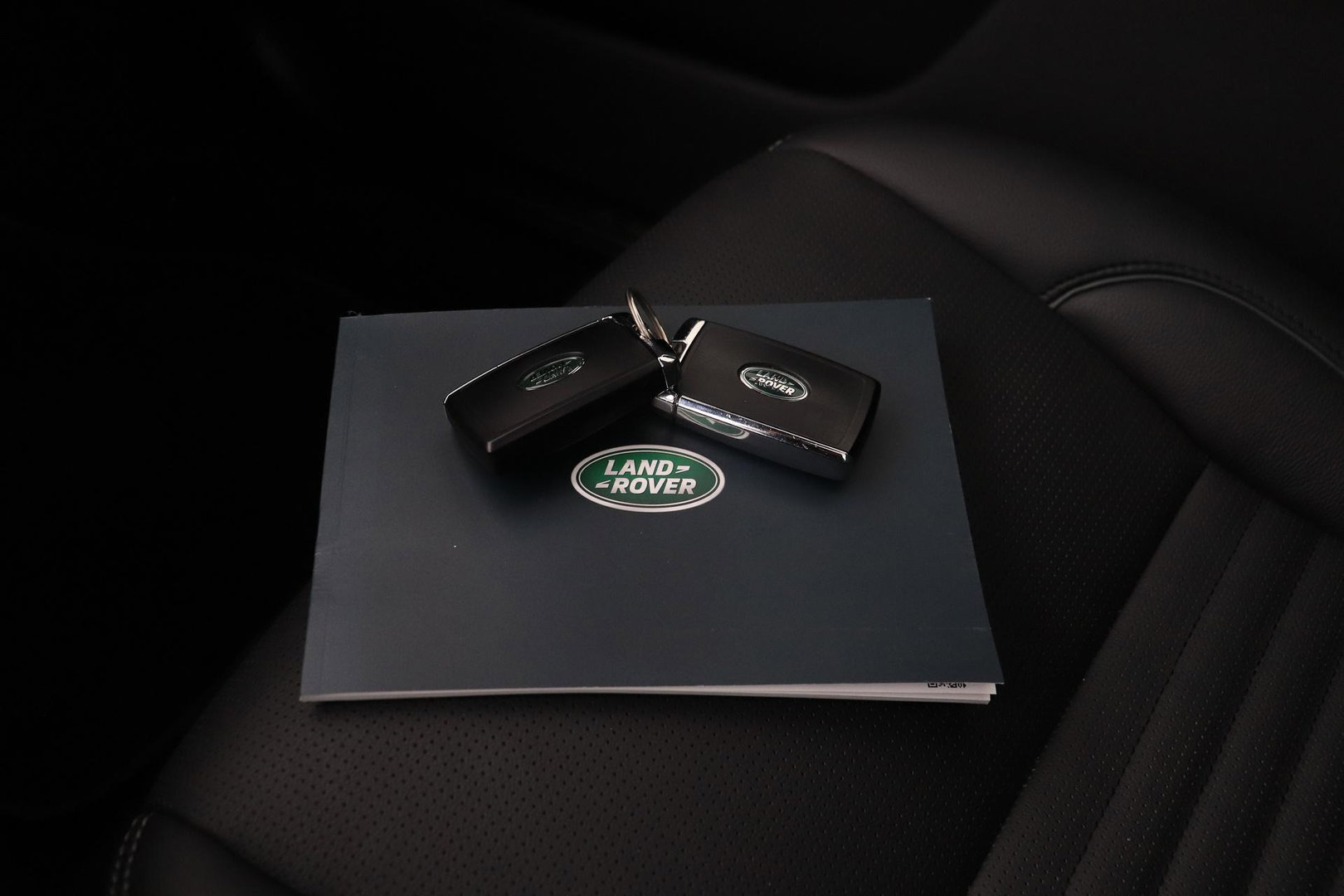 Land Rover Discovery Sport P270e Dynamic SE | Panoramadak | Trekhaak | Meridian | BLIS | Stoel+Stuurverwarming | ACC