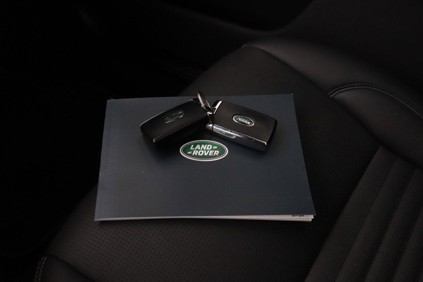 Land Rover Discovery Sport P270e Dynamic SE | Panoramadak | Trekhaak | Meridian | BLIS | Stoel+Stuurverwarming | ACC