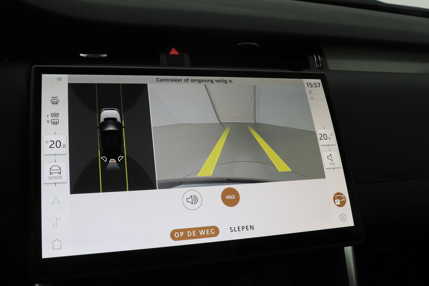 Land Rover Discovery Sport P270e Dynamic SE | Panoramadak | Trekhaak | Meridian | BLIS | Stoel+Stuurverwarming | ACC