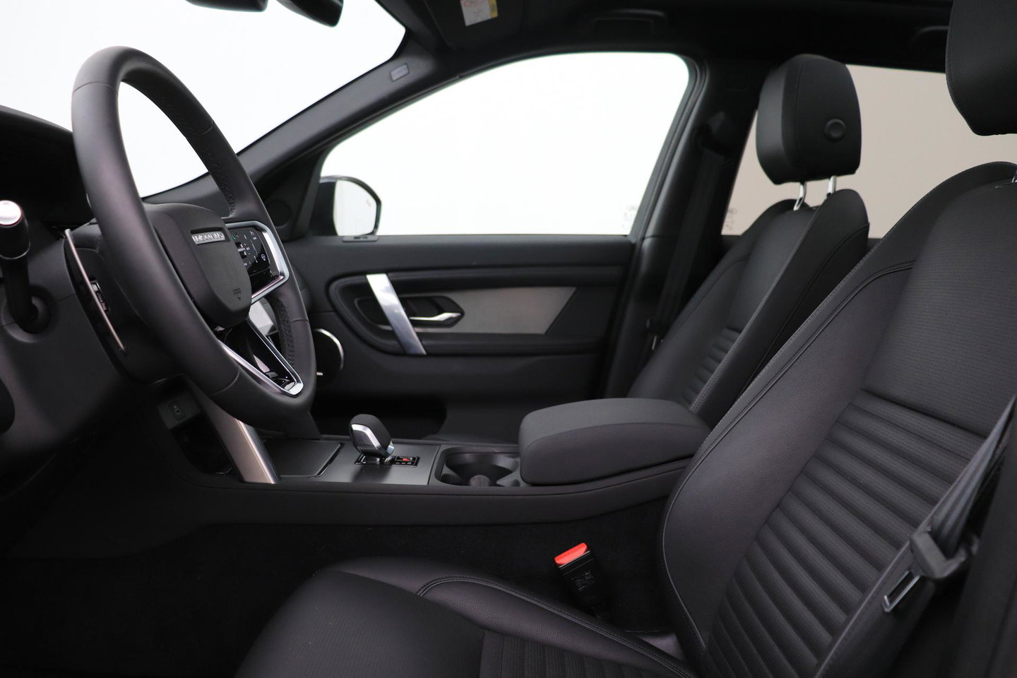 Land Rover Discovery Sport P270e Dynamic SE | Panoramadak | Trekhaak | Meridian | BLIS | Stoel+Stuurverwarming | ACC