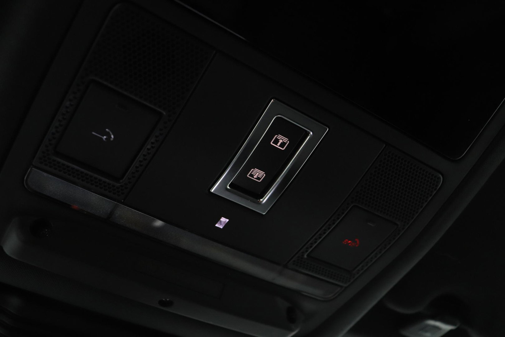 Land Rover Discovery Sport P270e Dynamic SE | Panoramadak | Trekhaak | Meridian | BLIS | Stoel+Stuurverwarming | ACC