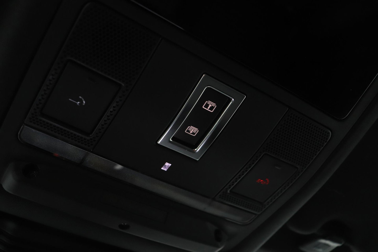 Land Rover Discovery Sport P270e Dynamic SE | Panoramadak | Trekhaak | Meridian | BLIS | Stoel+Stuurverwarming | ACC