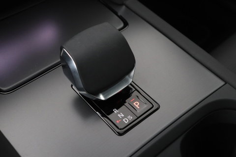 Land Rover Discovery Sport P270e Dynamic SE | Panoramadak | Trekhaak | Meridian | BLIS | Stoel+Stuurverwarming | ACC