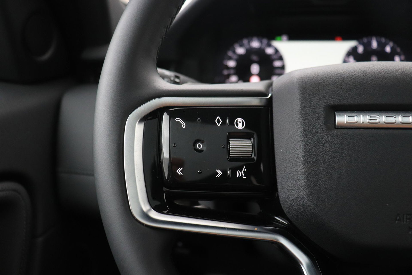 Land Rover Discovery Sport P270e Dynamic SE | Panoramadak | Trekhaak | Meridian | BLIS | Stoel+Stuurverwarming | ACC