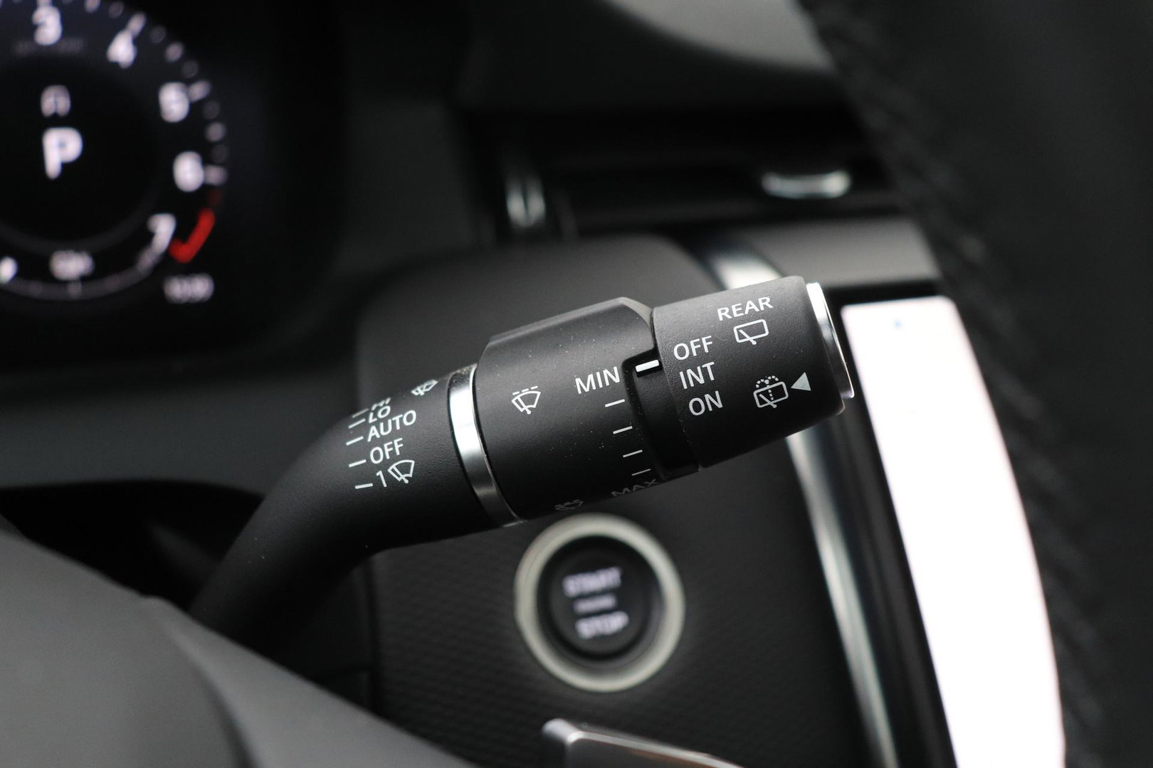 Land Rover Discovery Sport P270e Dynamic SE | Panoramadak | Trekhaak | Meridian | BLIS | Stoel+Stuurverwarming | ACC